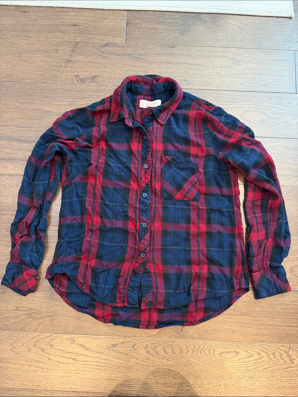 Philosophy Red and Navy Plaid Button-Down Shirt Size Small - C61-151